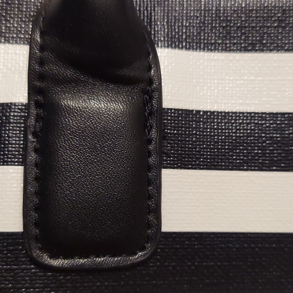 Purse - Picture 4 of 11